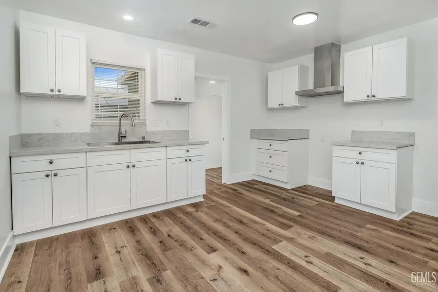 309 S MYRTLE STREET, Bakersfield, CA 93304 - #2