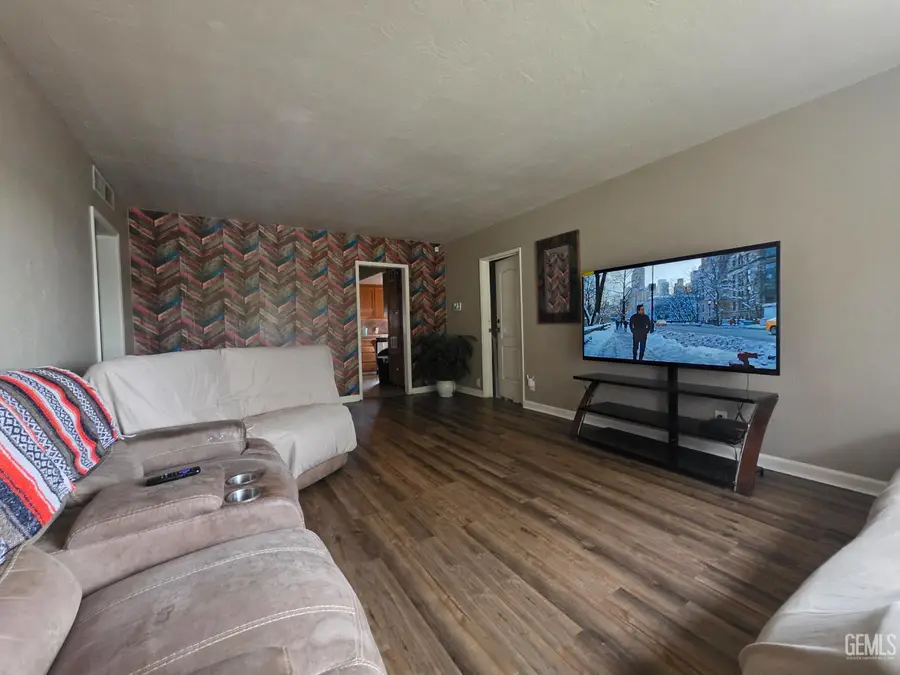 129 LA MESA DRIVE, Bakersfield, CA 93305 - Image #3