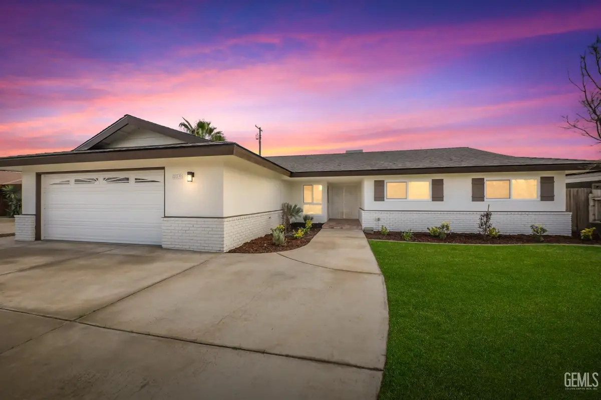 2519 HOLLADAY AVENUE, Bakersfield, CA 93313 - Image #1