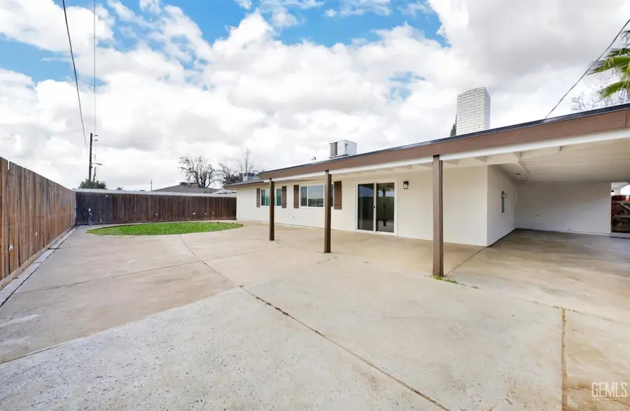 2519 HOLLADAY AVENUE, Bakersfield, CA 93313 - Image #3