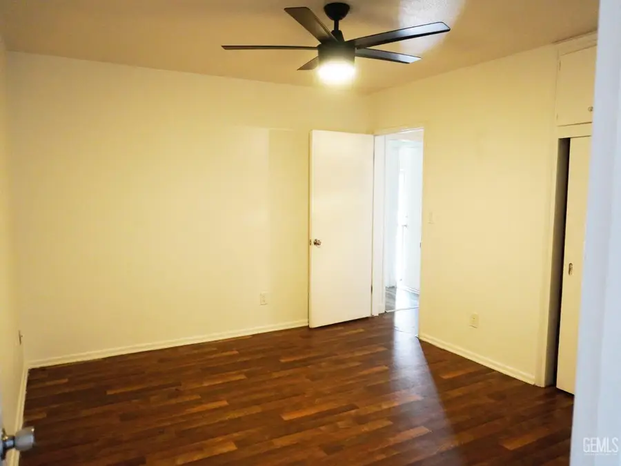 1008 PALOMA STREET, Bakersfield, CA 93304 - #2