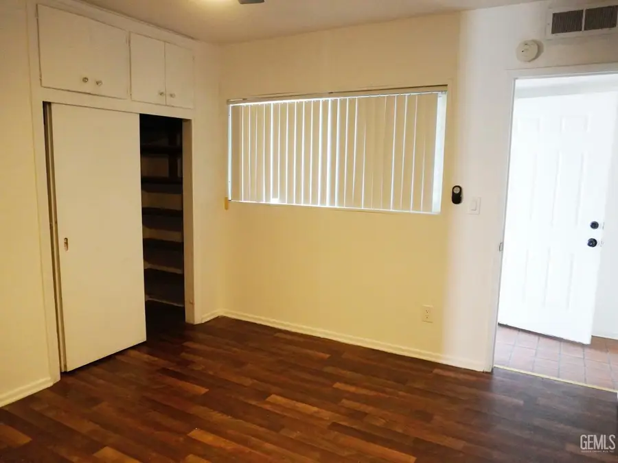 1008 PALOMA STREET, Bakersfield, CA 93304 - #3