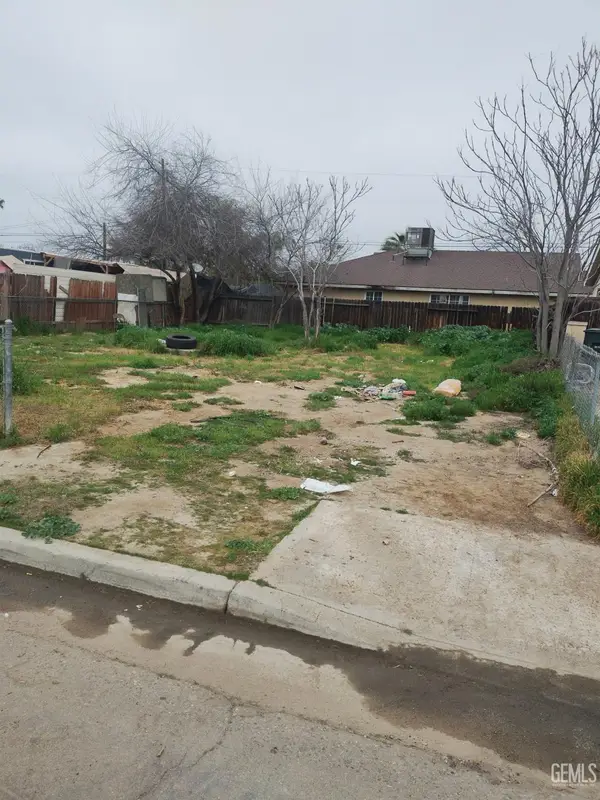 904 CURTIS DRIVE, Bakersfield, CA 93307