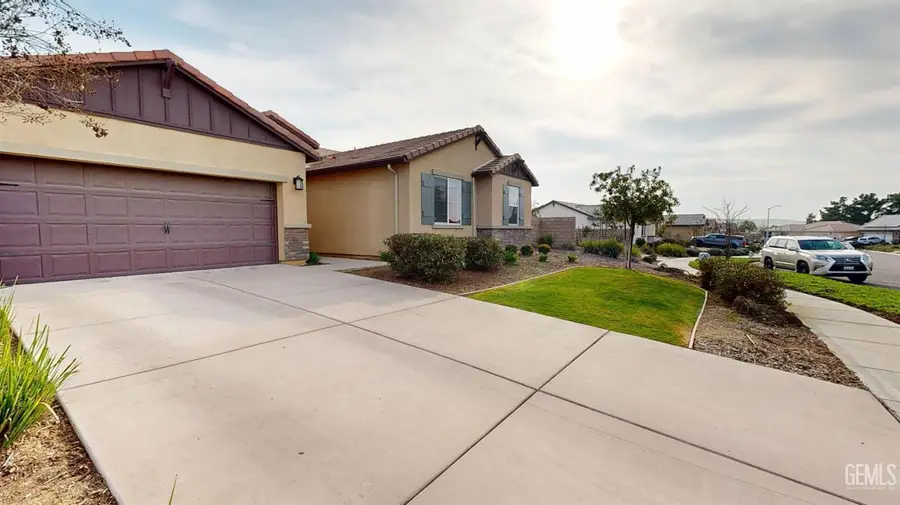 10217 SPANISH MOSS DRIVE, Bakersfield, CA 93306 - Image #2