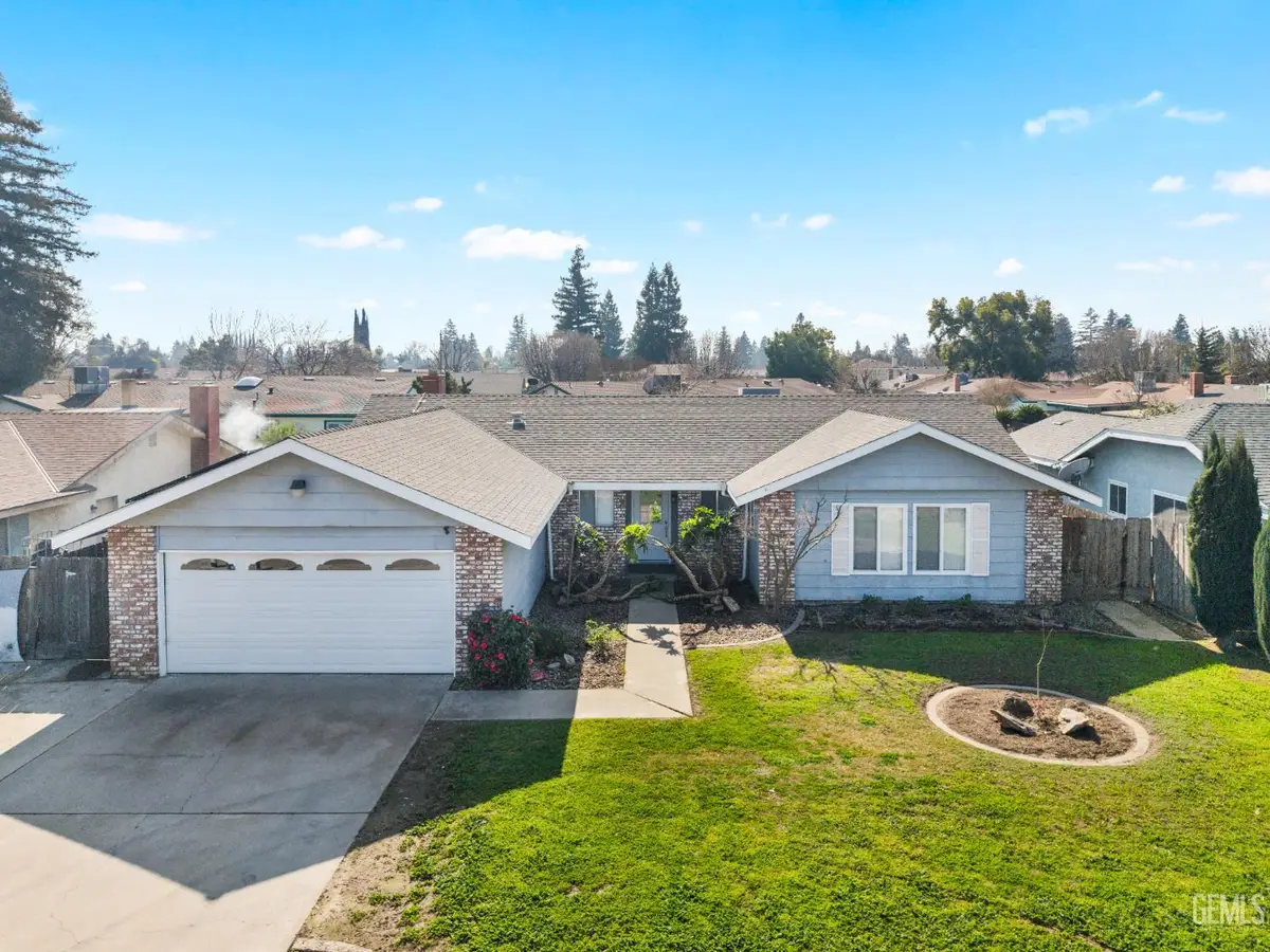 3217 W WHITENDALE AVENUE, Visalia, CA 93277 - Image #1