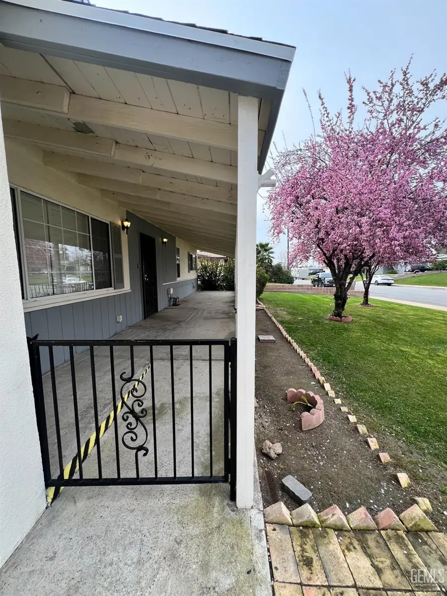 2907 DRILLER AVENUE, Bakersfield, CA 93306 - #3