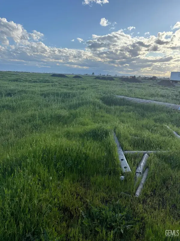 2329 WATTS DRIVE, Bakersfield, CA 93307