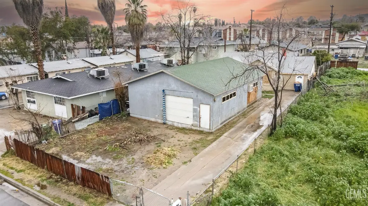 1322 QUINCY STREET, Bakersfield, CA 93305 - #1