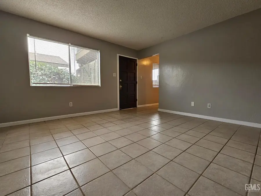 2711 HOLLYHOCK LANE, Bakersfield, CA 93309 - #3