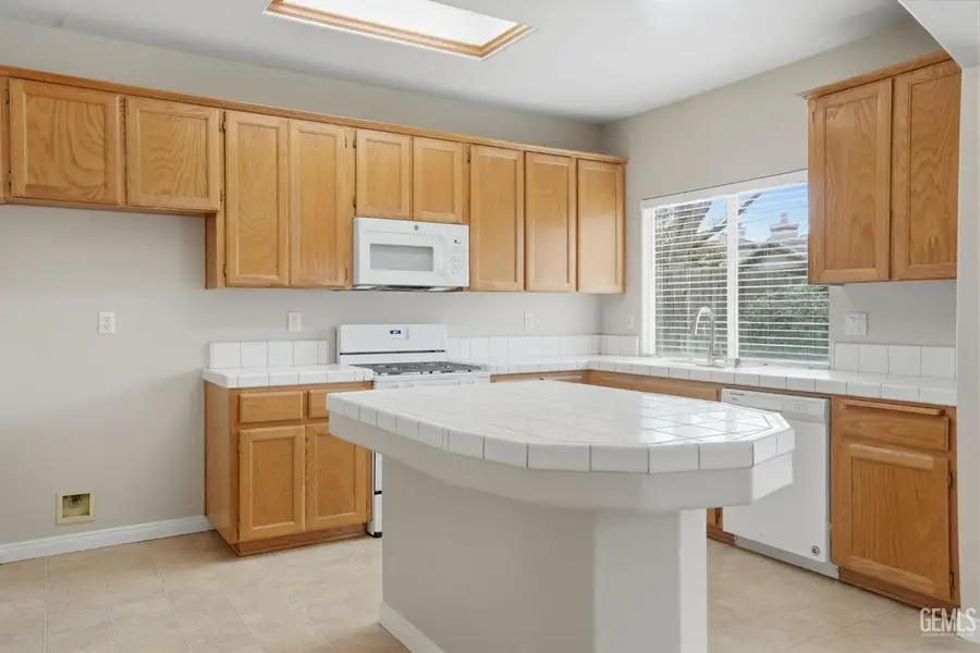 6017 LAKEWOOD SHORES DRIVE, Bakersfield, CA 93312 - #3
