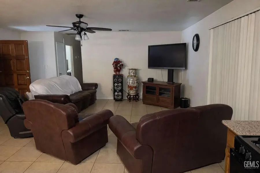 1825 ROBINSON STREET, Delano, CA 93215 - #3