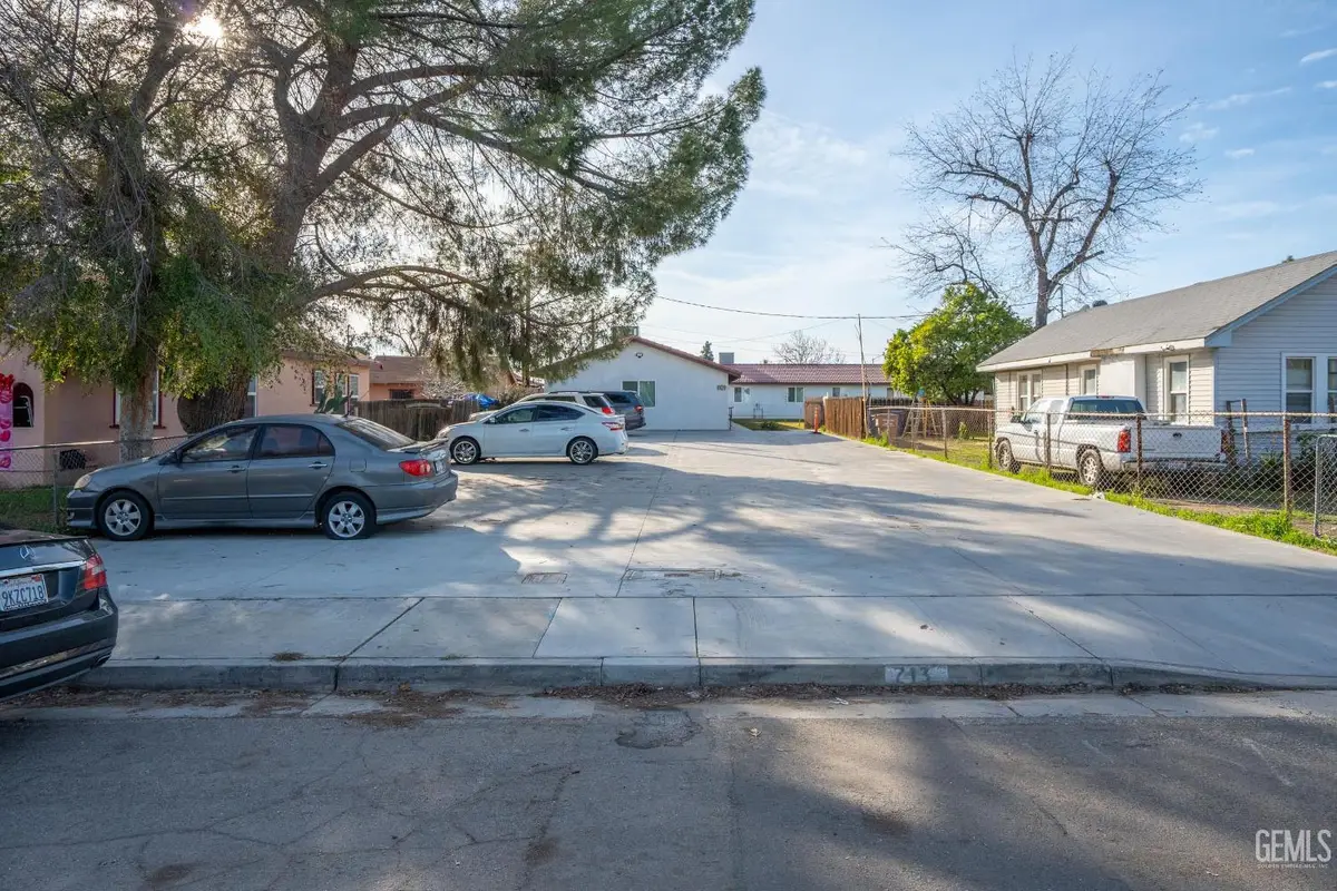 713 WISTARIA STREET, Bakersfield, CA 93308 - #1
