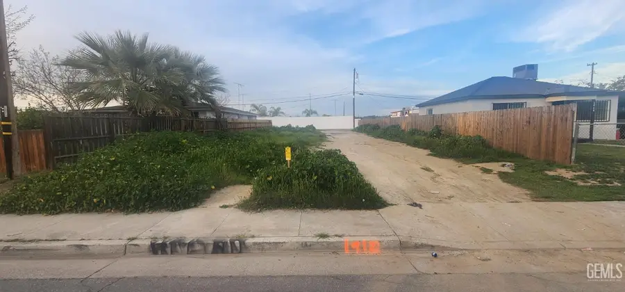 1910 HARPER STREET, Bakersfield, CA 93307 - #2