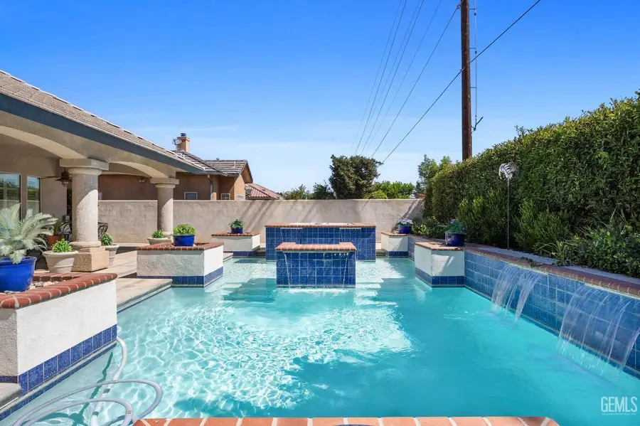 1910 THREE BRIDGES WAY, Bakersfield, CA 93311 - #2