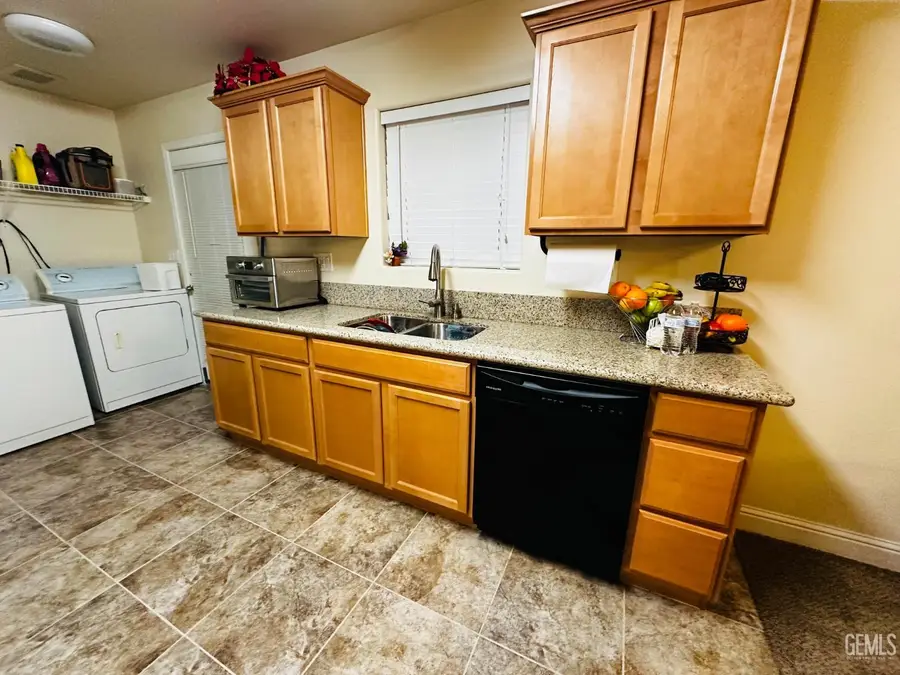 21114 UNIVERSAL STREET, Lost Hills, CA 93249 - #3