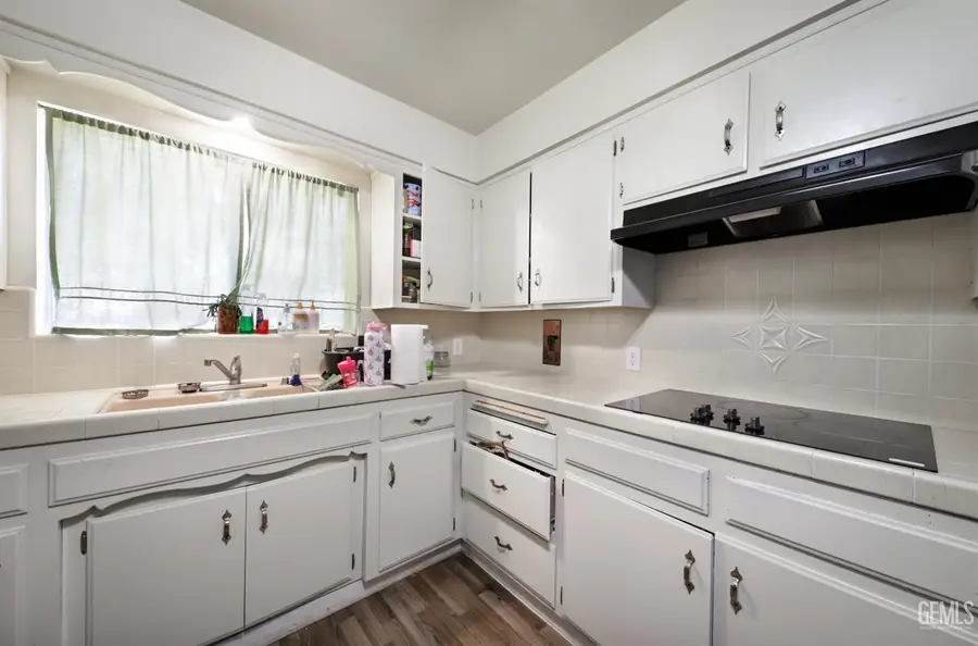 719 UNION STREET, Delano, CA 93215 - #2