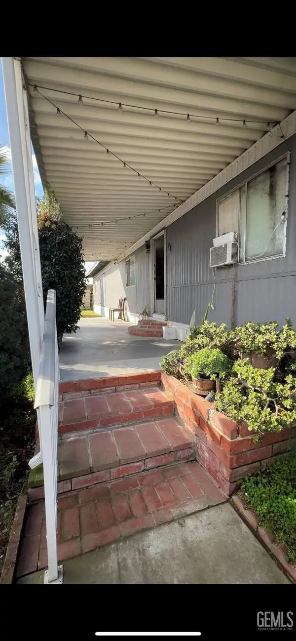 2042 GIRARD ST #68, Delano, CA 93215