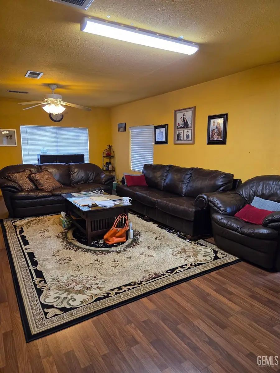 415 E 18TH STREET, Bakersfield, CA 93305 - #3