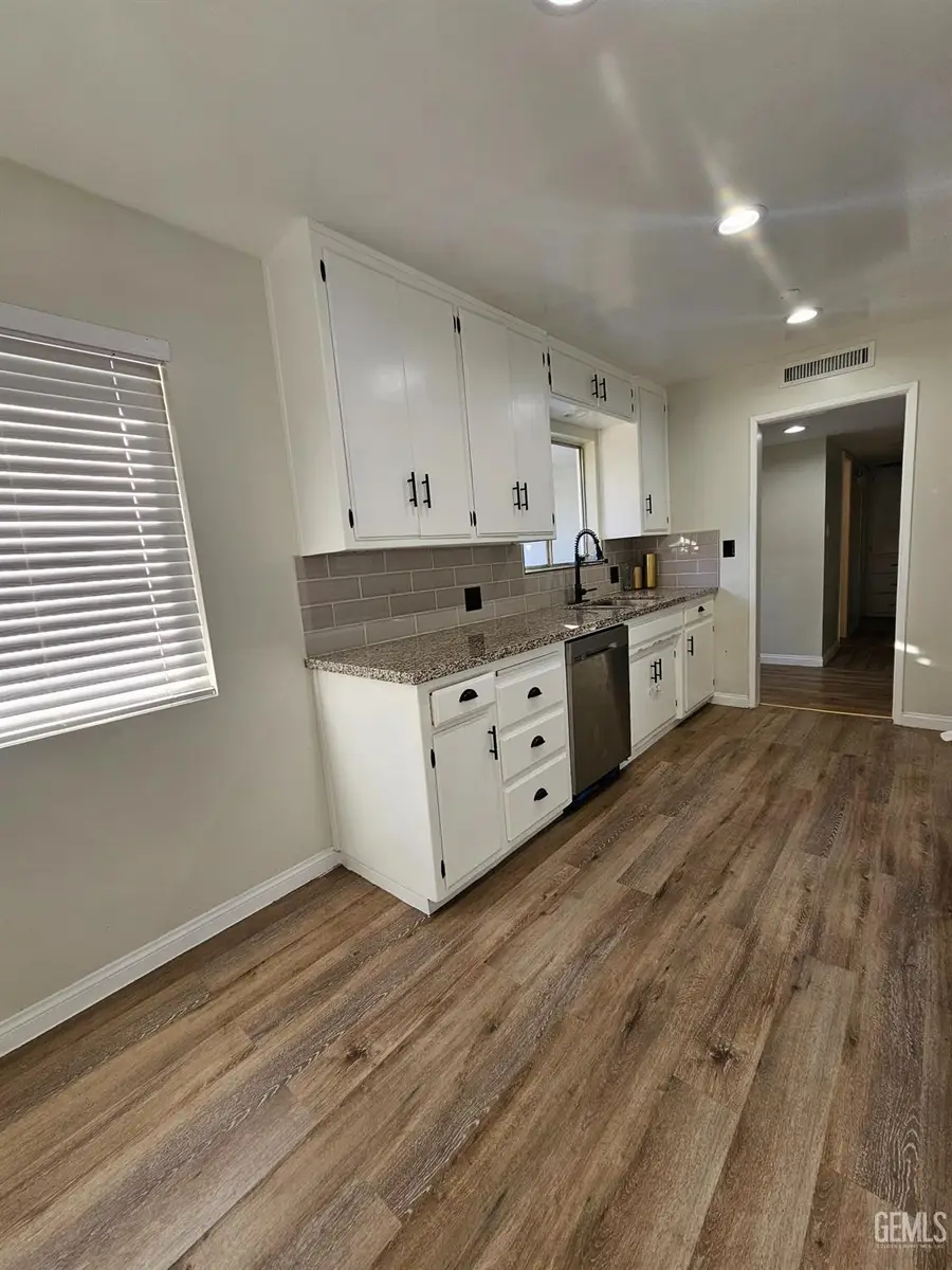 3104 LA CASA PLACE, Bakersfield, CA 93306 - #2