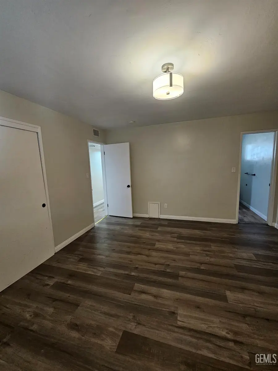 3104 LA CASA PLACE, Bakersfield, CA 93306 - #3