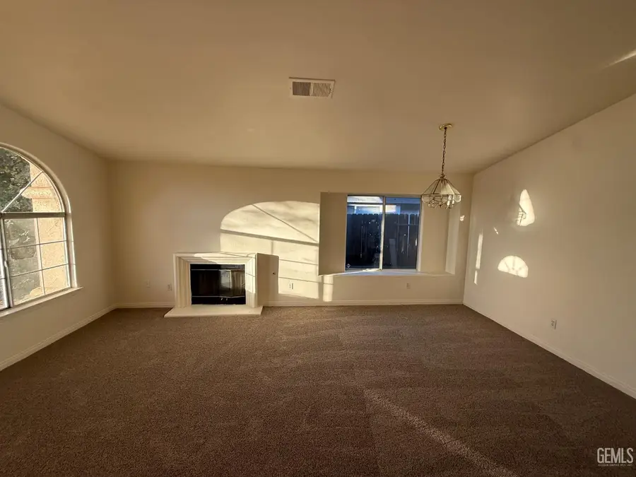 804 N LOCH LLOYD LANE, Bakersfield, CA 93312 - #2