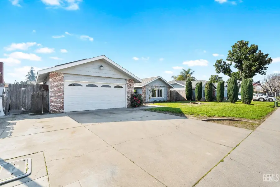 3217 W WHITENDALE AVENUE, Visalia, CA 93277 - #3