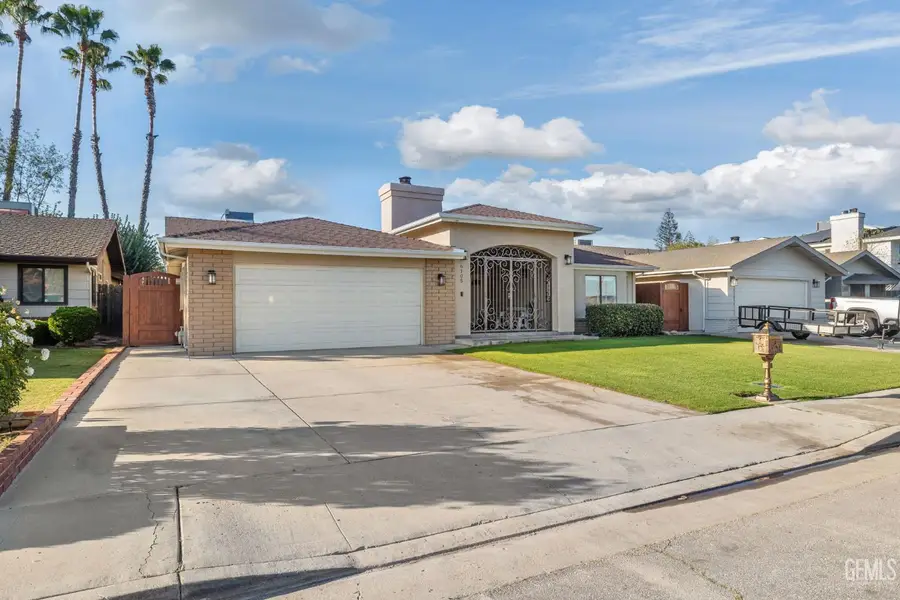 6105 DIAMOND OAKS AVENUE, Bakersfield, CA 93306 - #2