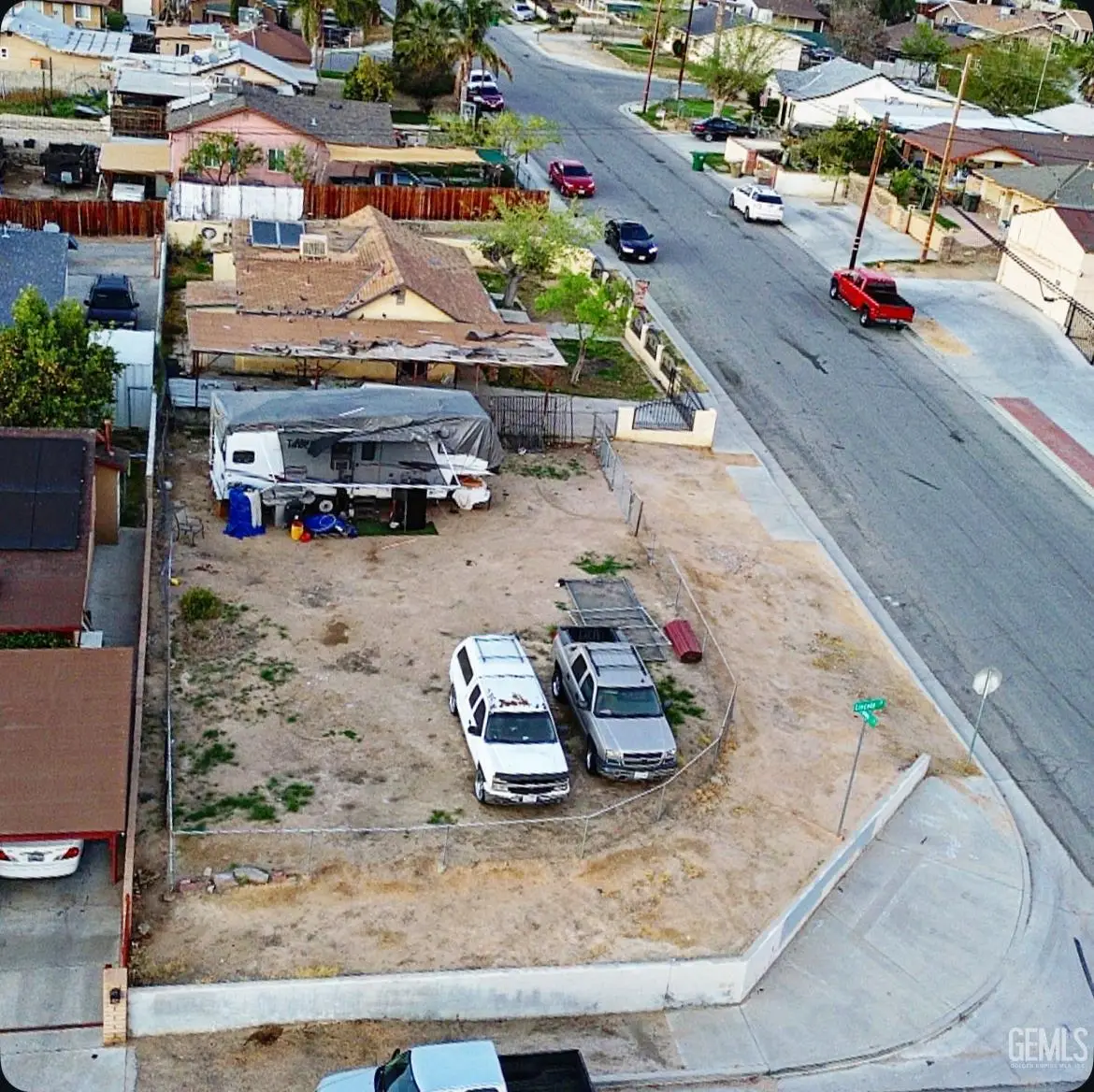 1430 LINCOLN ST., Bakersfield, CA 93305 - #1