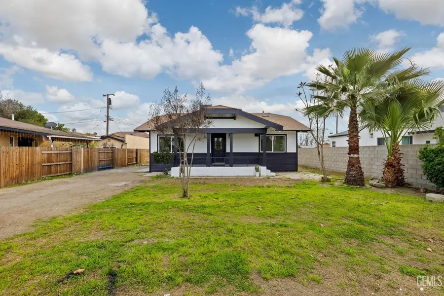 215 8TH STREET, Bakersfield, CA 93304 - #2