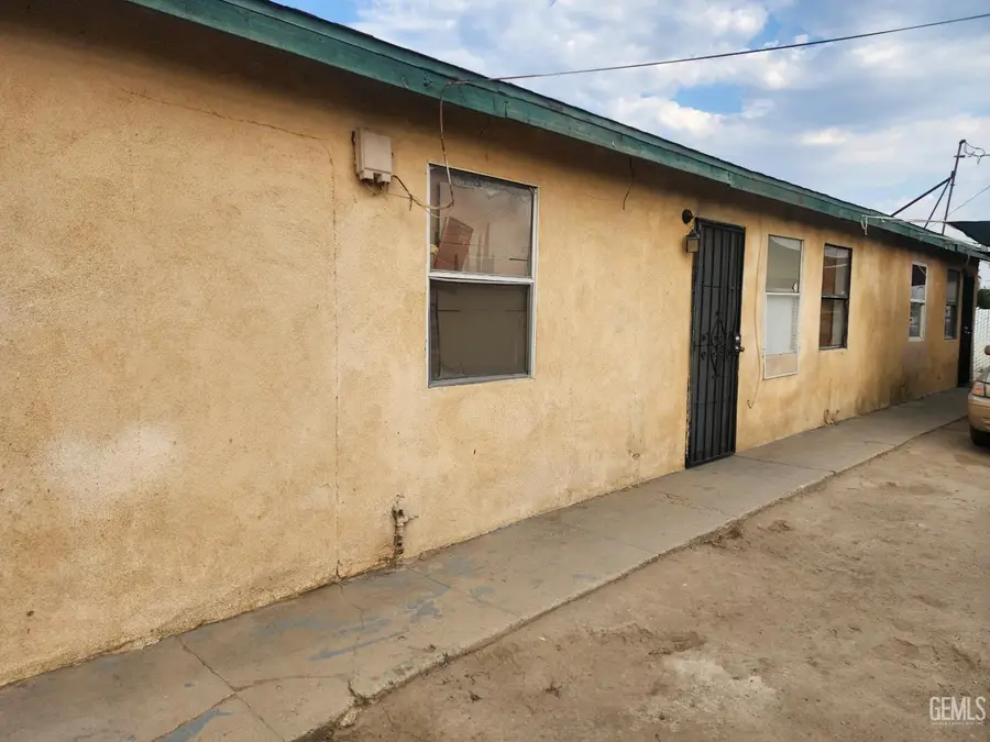 2000 DE WOLFE STREET, Bakersfield, CA 93307 - #2