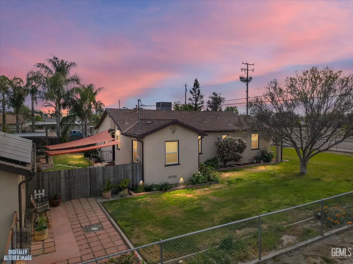 1102 CASTRO LANE, Bakersfield, CA 93304 - #1