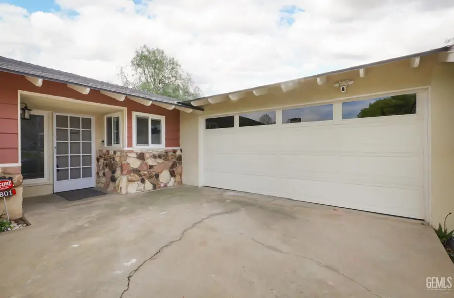 3801 CENTURY DRIVE, Bakersfield, CA 93306 - #3