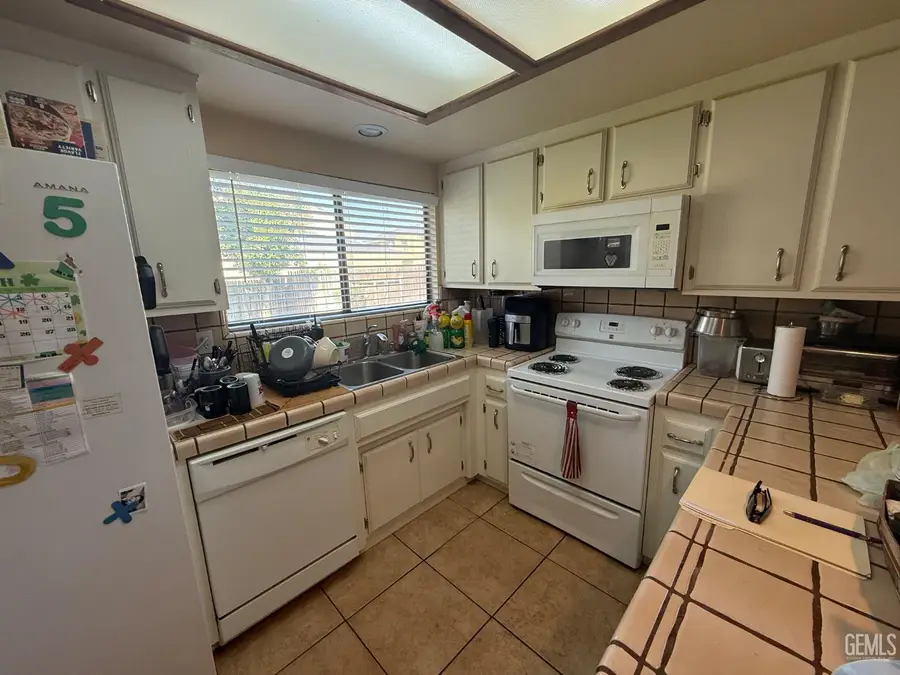 3520 SNOWFLAKE COURT, Bakersfield, CA 93309 - #3