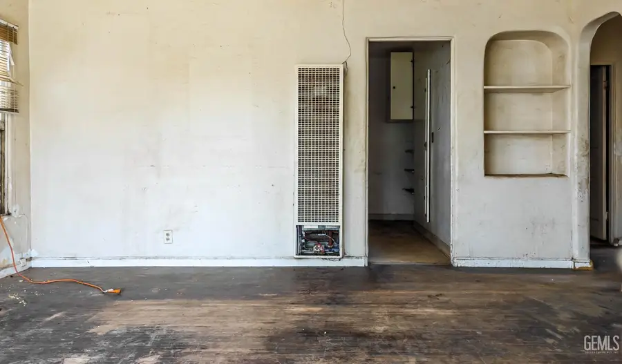 112 E BELLE AVENUE, Bakersfield, CA 93308 - #2