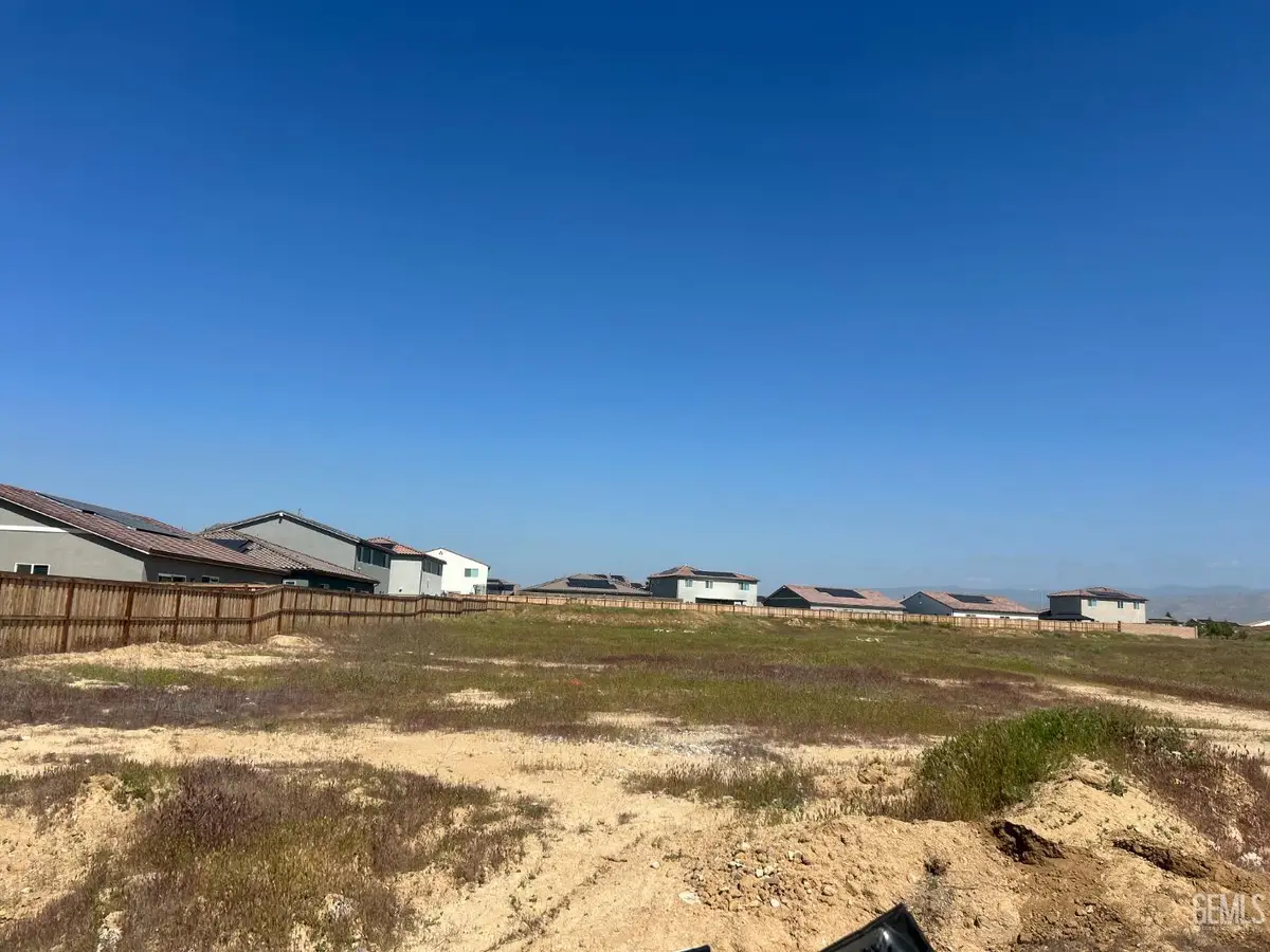 5500 LARTI PL, Bakersfield, CA 93306 - #1