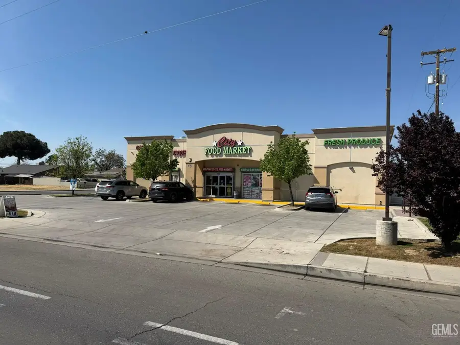 901 DR MARTIN L KING JR BOULEVARD, Bakersfield, CA 93307 - #2