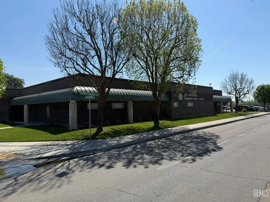 901 DR MARTIN L KING JR BOULEVARD, Bakersfield, CA 93307 - #3
