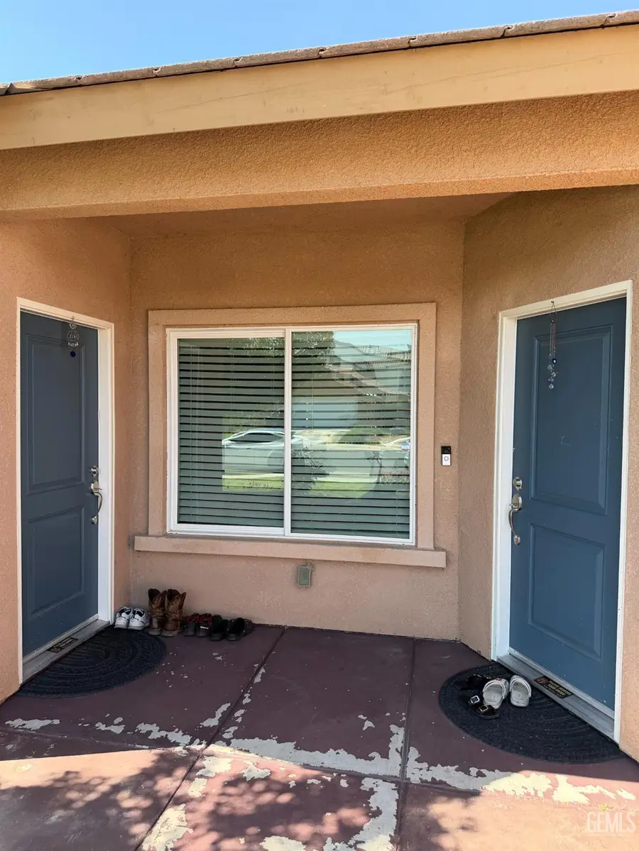 401 PASEO MENDOCINO, Delano, CA 93215 - #2