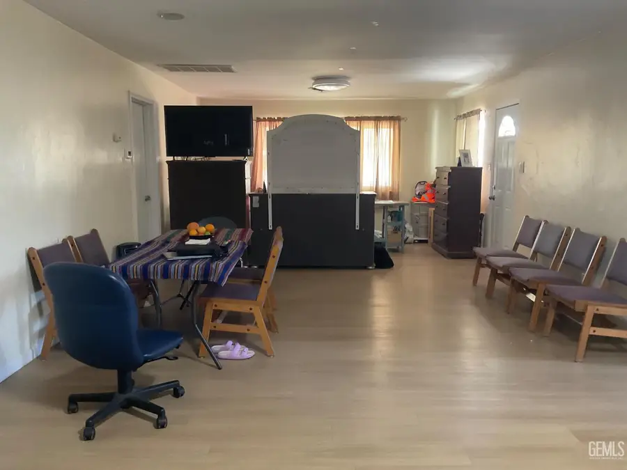 2603 CLEVELAND WAY, Bakersfield, CA 93304 - #2