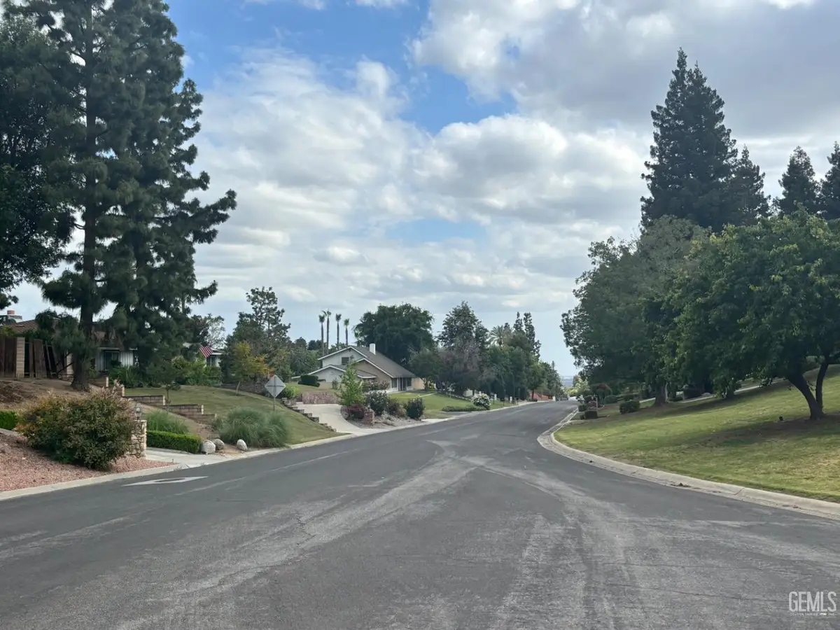 4120 FLINTRIDGE DRIVE, Bakersfield, CA 93306 - #1