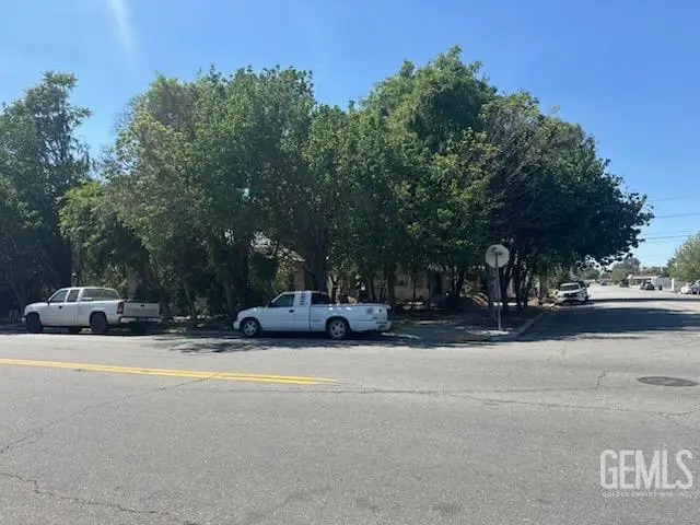 619 L STREET, Bakersfield, CA 93304 - #3