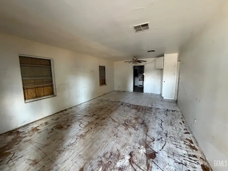 211 E HARDING AVENUE, Bakersfield, CA 93308 - #2