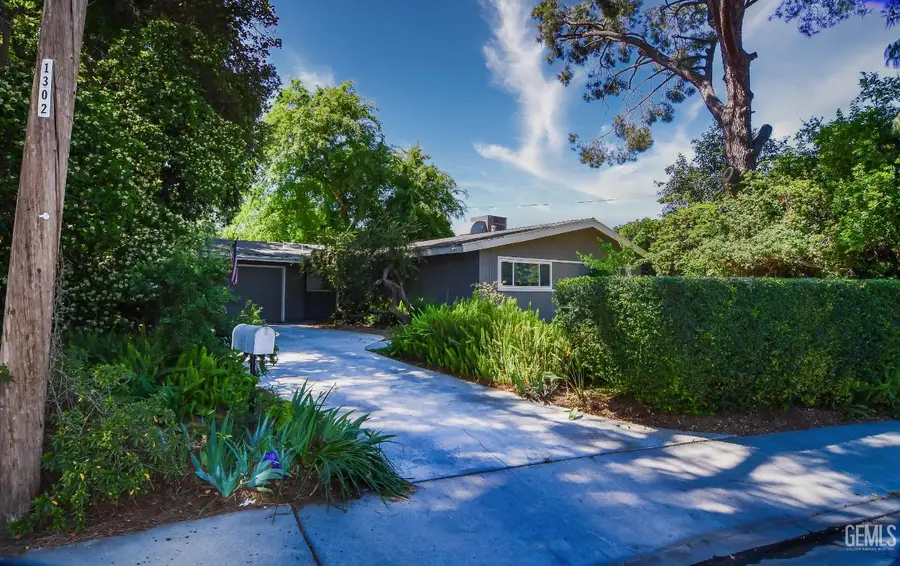 2925 ROANOKE COURT, Bakersfield, CA 93306 - #2