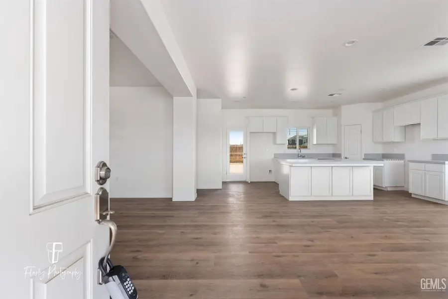 8802 ALMATA AVENUE, Bakersfield, CA 93307 - #3