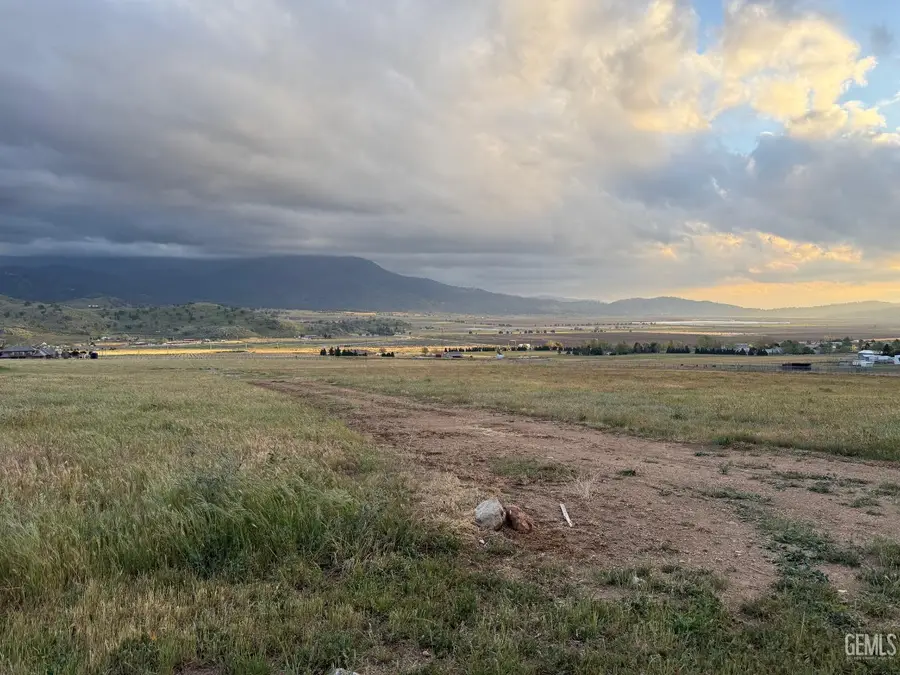 24668 ROOST AVENUE, Tehachapi, CA 93561 - #3