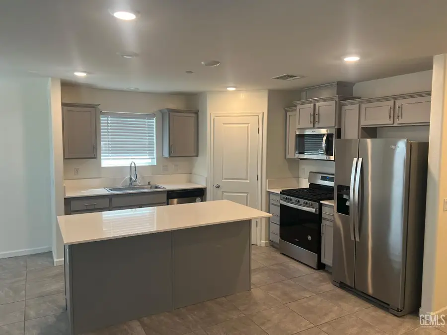 5918 ESMERELDA AVENUE, Bakersfield, CA 93313 - #3