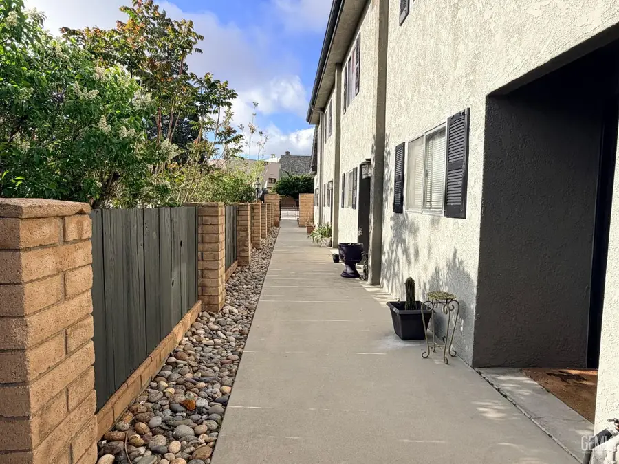 221 E E STREET, Tehachapi, CA 93561 - #2