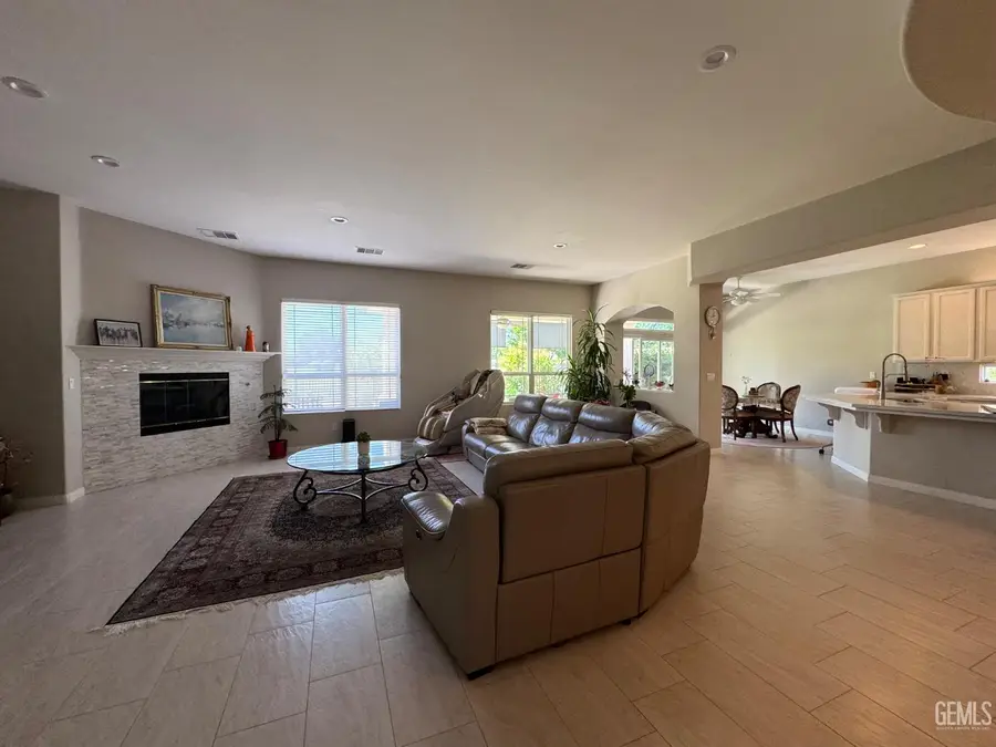 10104 DUTCH IRIS DRIVE, Bakersfield, CA 93311 - #3