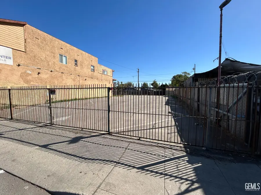 530 UNION AVENUE, Bakersfield, CA 93307 - #3