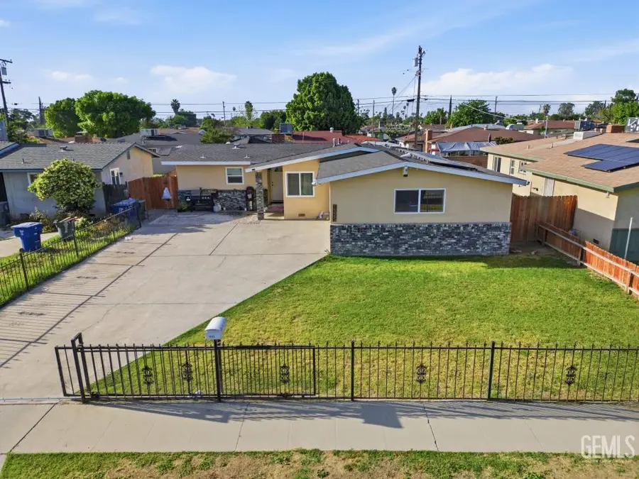1325 CARSON AVENUE, Bakersfield, CA 93304 - #3